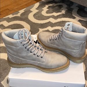 Grey Boot size 7 womens